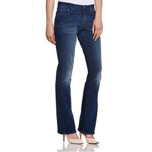 صيح شرفة لاب levis demi curve bootcut 